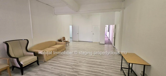 To rent : Unfurnished office space of 232 m² in Port Louis