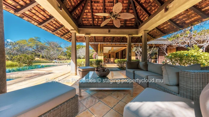 Villa de Prestige de 4 Chambres avec Piscine, Kiosk & Jardin au Tamarina Golf Estate