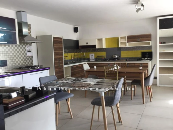 Office with exceptional visibility in Beau Bassin