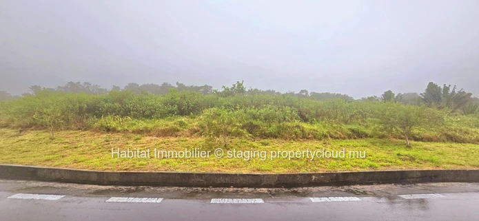 Magnifique terrain de 439 toises situé dans le lotissement privé 