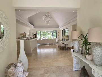5 Bedroom Villa