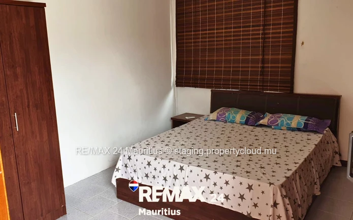 Villa meublée à Flic en Flac – Rs 15M négociable. 3 chambres dont 2 en suite + mezzanine en suite, p