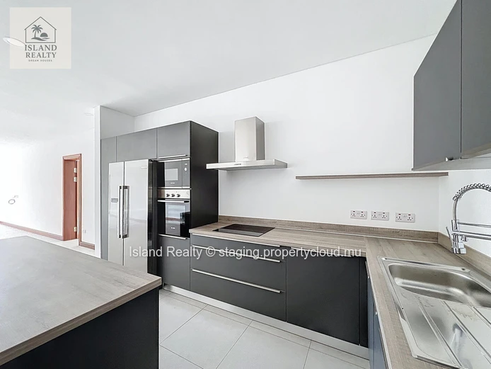 ISLAND REALTY offers you a real gem in Petite Pointe aux Cannoniers: a magnificent 229 m² apartment located just a 2-...