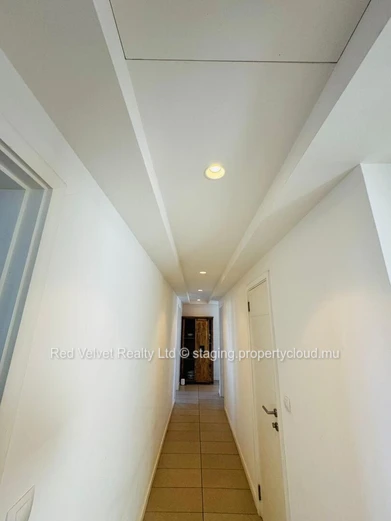Penthouse meublé à louer à Rivière Noire - Black River, 230m², 3 chambres, services et aménités inclus, vue sur mer. ...