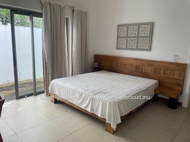 single storey house with 3 bedrooms, pool and parking in a secured residence