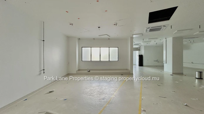 Espace de bureaux stratégiquement positionné au rez-de-chaussée à Ebene