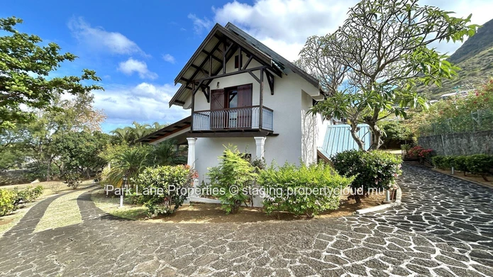 Elegant Colonial Home in Prestigious Gated Complex