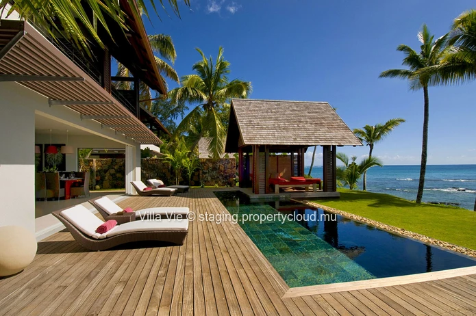  Pointe aux Canonniers : Luxury 4-Bedroom Villa with Sea View and Access