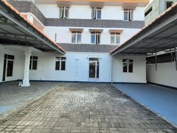 12 Bedroom Building