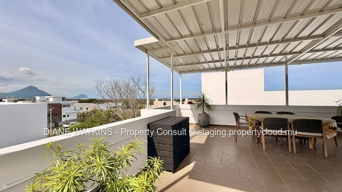 Duplex moderne avec piscine et rooftop à vendre à Flic en Flac