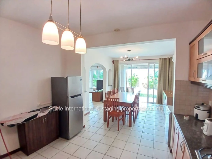 Villa for Rent in Péreybère with Communal Pool, Garden, and Modern Amenities - Ideal for Families