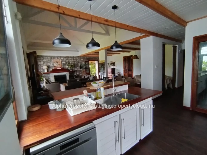 For sale stunning Rustic Home in Verdun, Moka district – 254 m² on a plot of 888 m² 