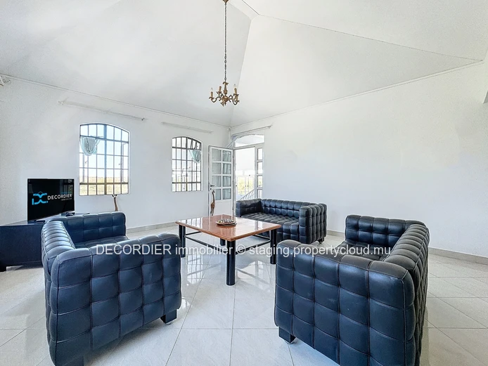Maison spacieuse de 300 m² dans un quartier calme