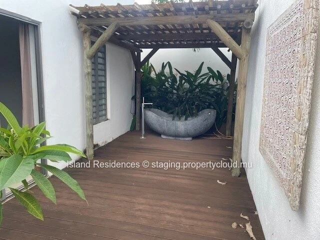 single storey house with 3 bedrooms, pool and parking in a secured residence