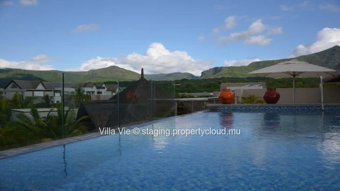 Riviere Noire - Elegant triplex de 5 chambres en-suite avec piscine privative