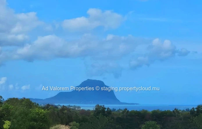3-Bedroom Duplex for Rent – Flic en Flac