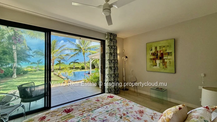 Sublime turquoise sea view from this beautiful villa, its lovely terrace and gazebo with infinity pool, located in a ...