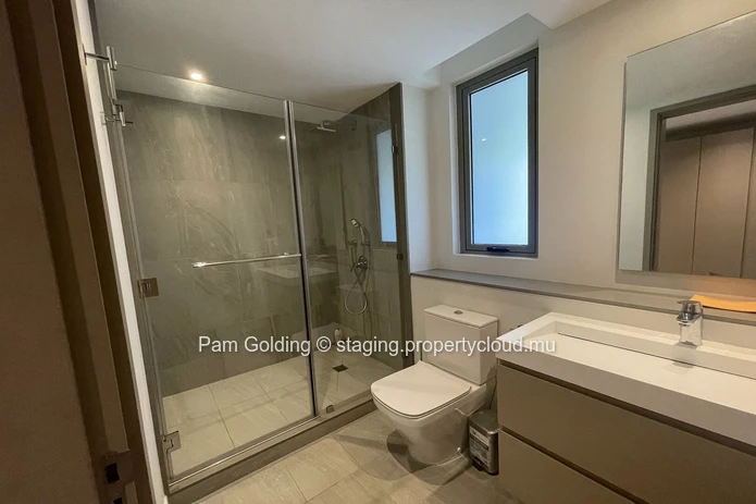 Impressive 3 Bedroom Apartment with Ocean Views and direct beach access in Tamarin