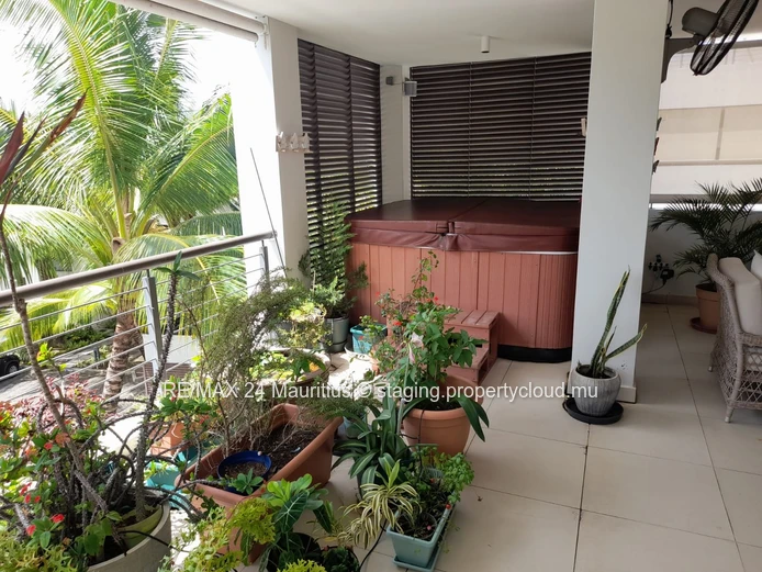 Stunning 3-Bedroom Residence with Private Pool, Jacuzzi, and Direct Beach