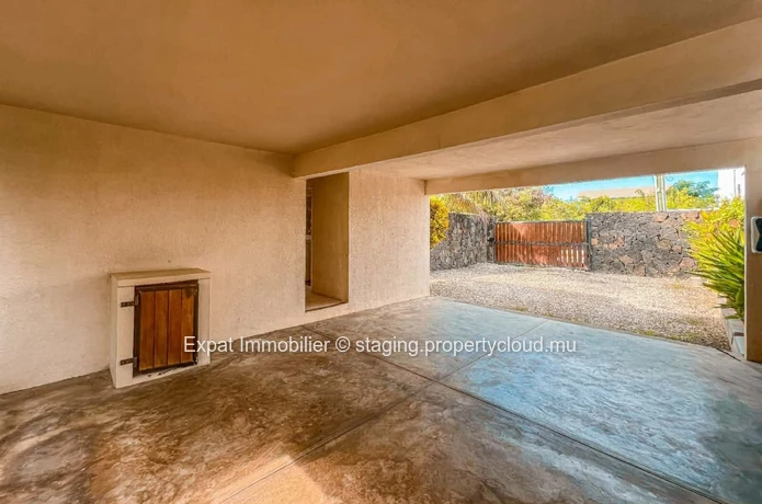 Single-storey villa with swimming pool and large garden – Grand Baie