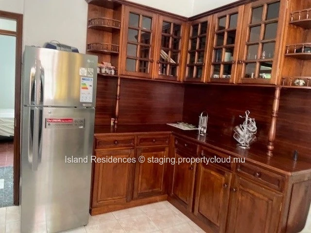 2 bedroom ground floor apartment in the center of Trou aux Biches