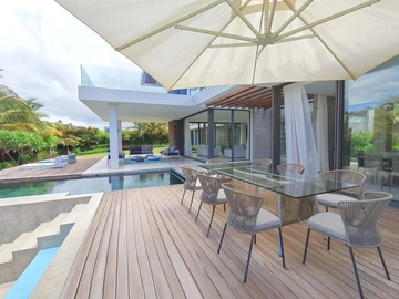 5 Bedroom Villa
