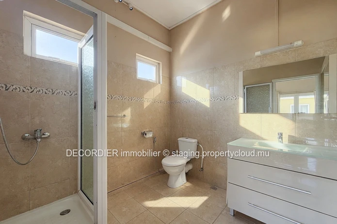 Maison en duplex à louer – Trou aux Biches