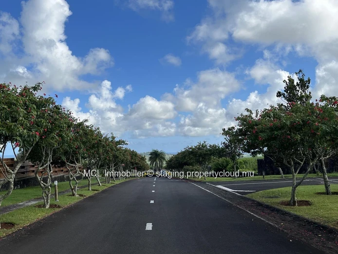 Prime Residential Seaview Land in Mont Piton (Sole Mandate)