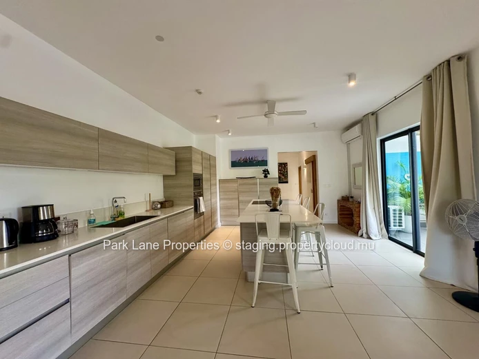 Cute waterfront apartment with view on Marina, between river and mountain.