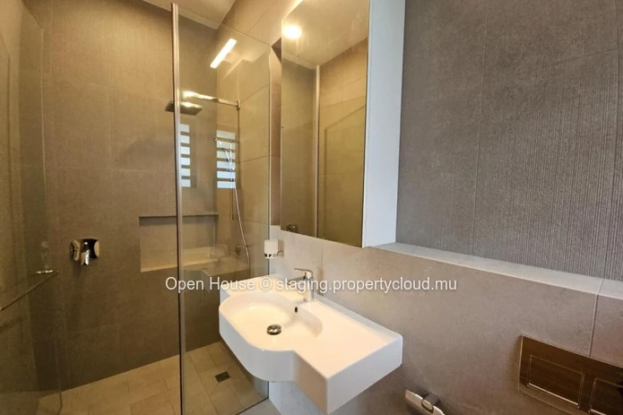 Luxurious Penthouse with Stunning Views in Belle Vue Harel - 508m² Living Space, Communal Pool, and More! Rs 75M