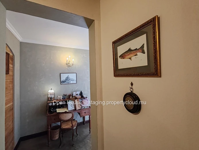 VILLA MAURICIEN à vendre à Tamarin, Rivière Noire. 390m², 4 chambres, piscine privée, cuisine équipée, jardin.
