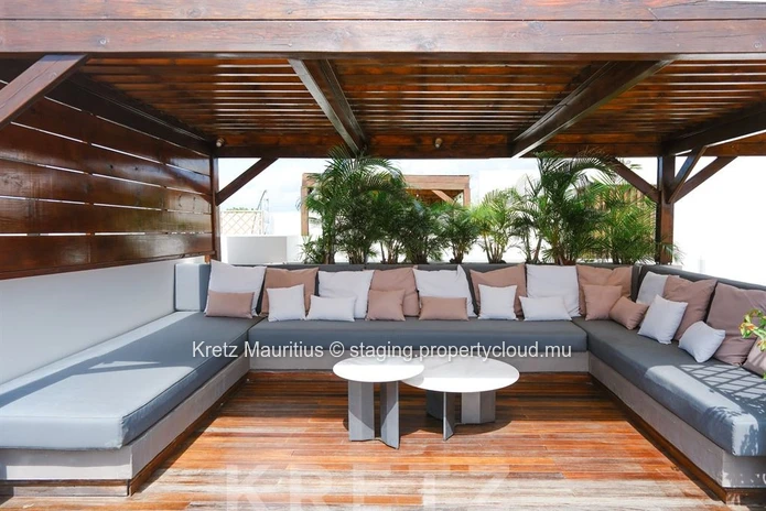Exceptional penthouse with rooftop and panoramic lagoon views