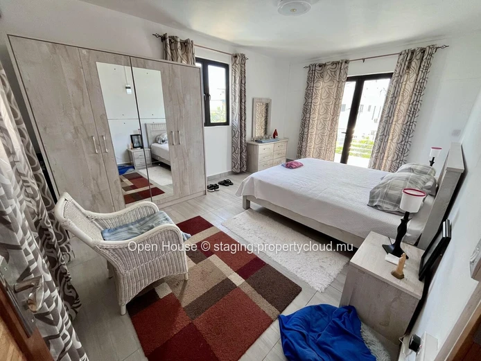 MAURITIAN VILLA in Grand Baie, 300m² living space, 353m² land, 3 bedrooms, office, garden, parking, close to schools,...