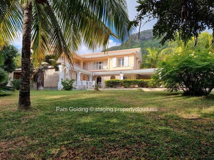 Charming 4-bedroom house nestled in the picturesque village of Tamarin