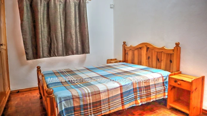 1minute walk from the beach of Flic en Flac - 2 bed apartment - ideal for investment property. 