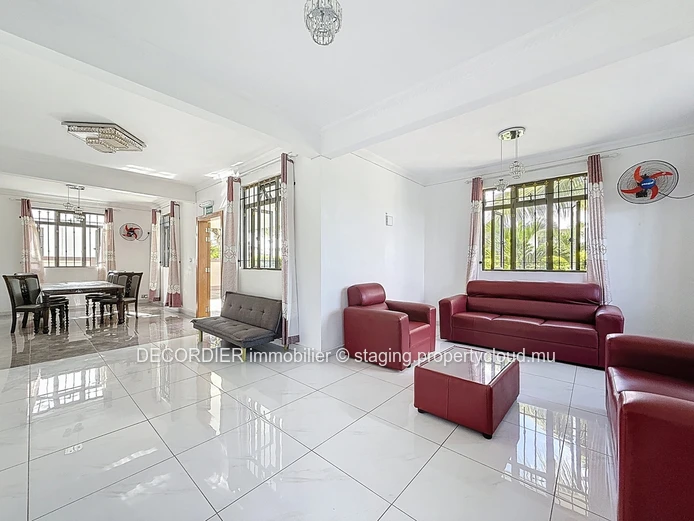 Belle villa moderne de 230 m² à Pereybere – Résidence sécurisée avec piscine (Mandat exclusif)