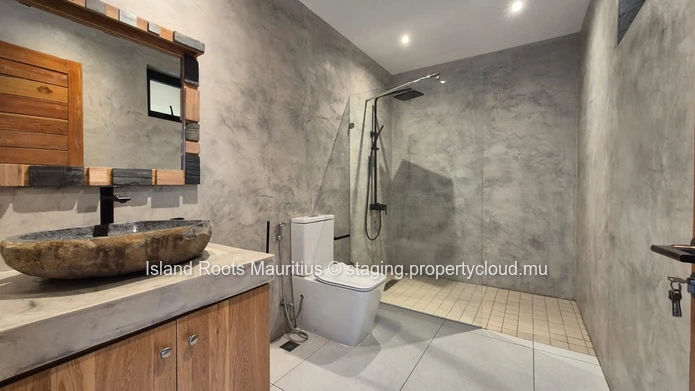 Grande Baie Chemin Vingt Pieds: 3-Bedroom House for Sale - Ideal for Families!