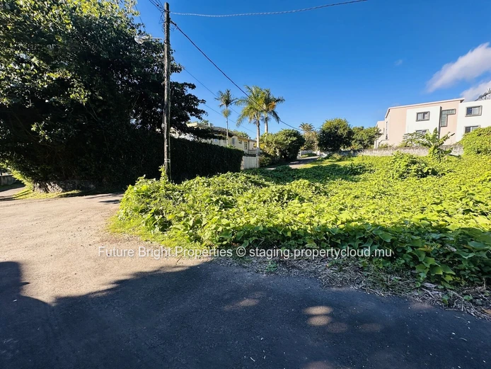 Prime Corner Plot in the Prestigious Area of Floréal – Ideal for Investors & Dream Home Seekers