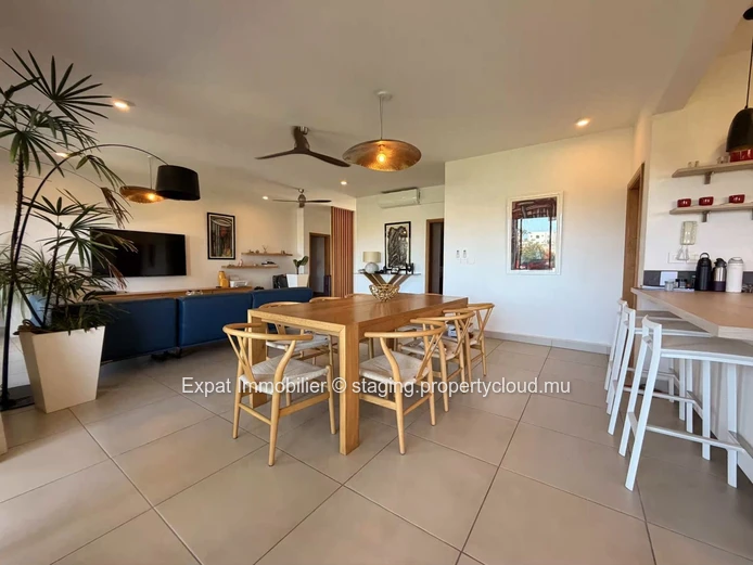 Elegant Penthouse with 3 Ensuite Bedrooms – For Sale in Péreybère