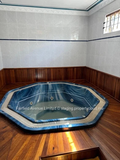 Furnished villa for rent in Bain Boeuf, Pereybere. 150m², 4 bedrooms, outdoor area with shared pool, close to all ame...