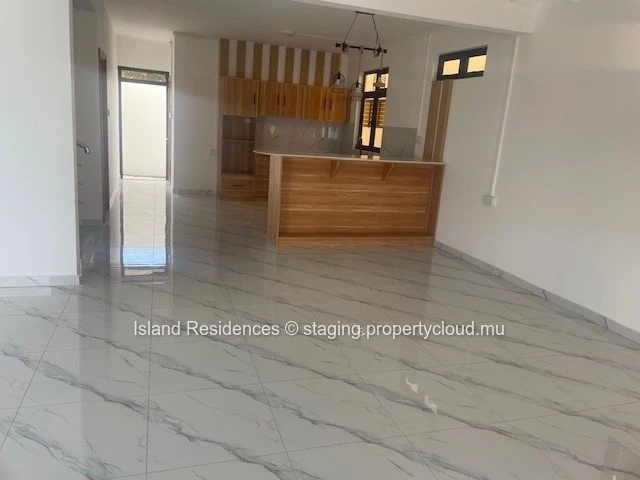 Newly built house with 3 bedrooms with pool and parking