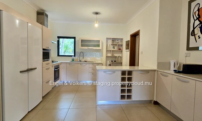 Exceptional 4-Bedroom Villa on a large Landscaped Garden