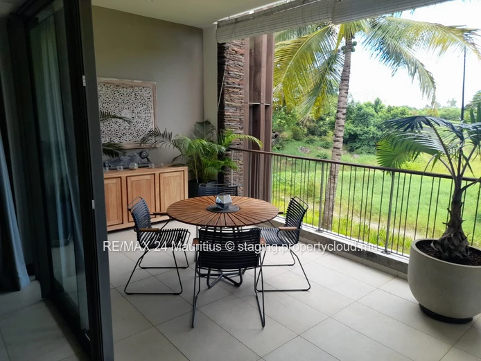 Exquisite 2-Bedroom Apartment with Golf Course Views