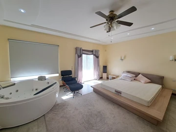 9 Bedroom House