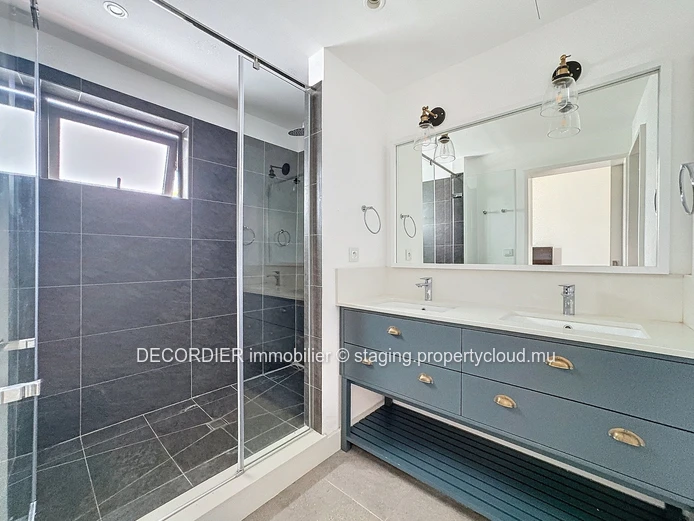 Elegant furnished flat with sea view in Saint Antoine