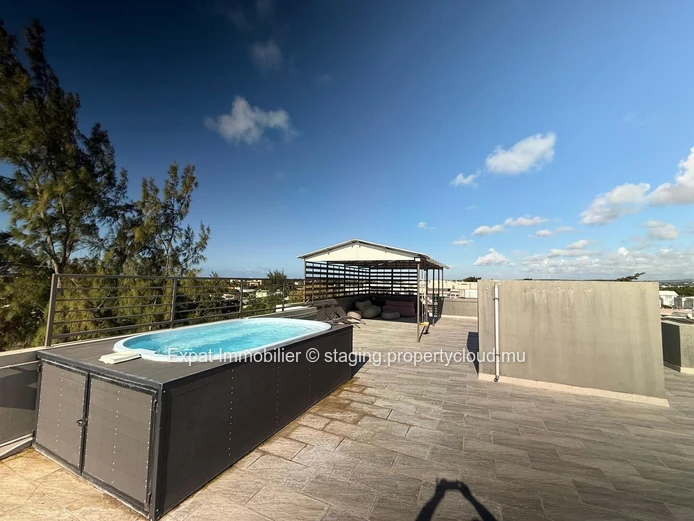 À vendre – Penthouse moderne avec rooftop et piscine privée à Péreybère