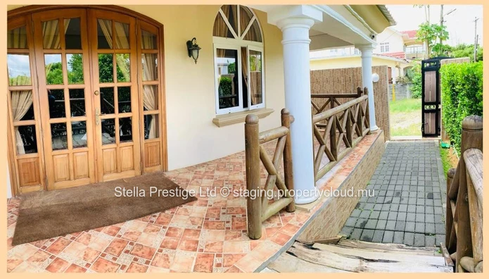 Gorgeous Riverside Cottage Priced To Sell - Sellers Are Ready To Move On! Located in Prime Position!
