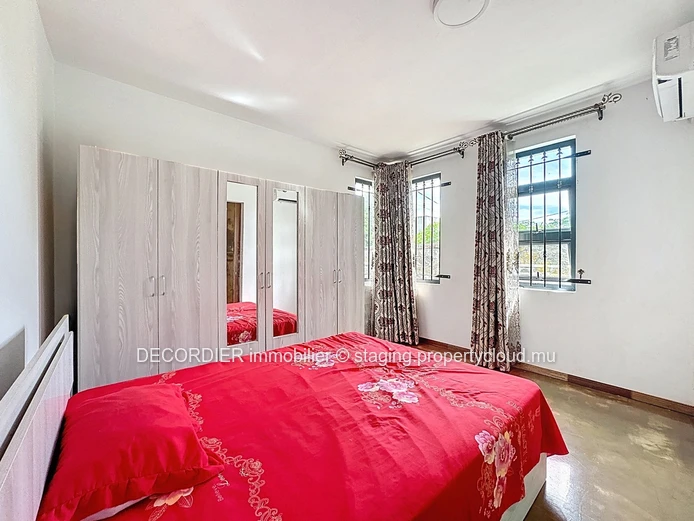 Spacious Contemporary House with Three Bedrooms