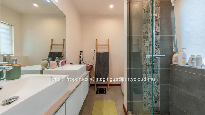 Luxury 4-Bedroom Villa for Sale in Tamarin – RES Scheme