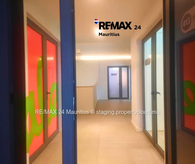 Discover a prime commercial rental/sales opportunity in the vibrant Terre Rouge. 2